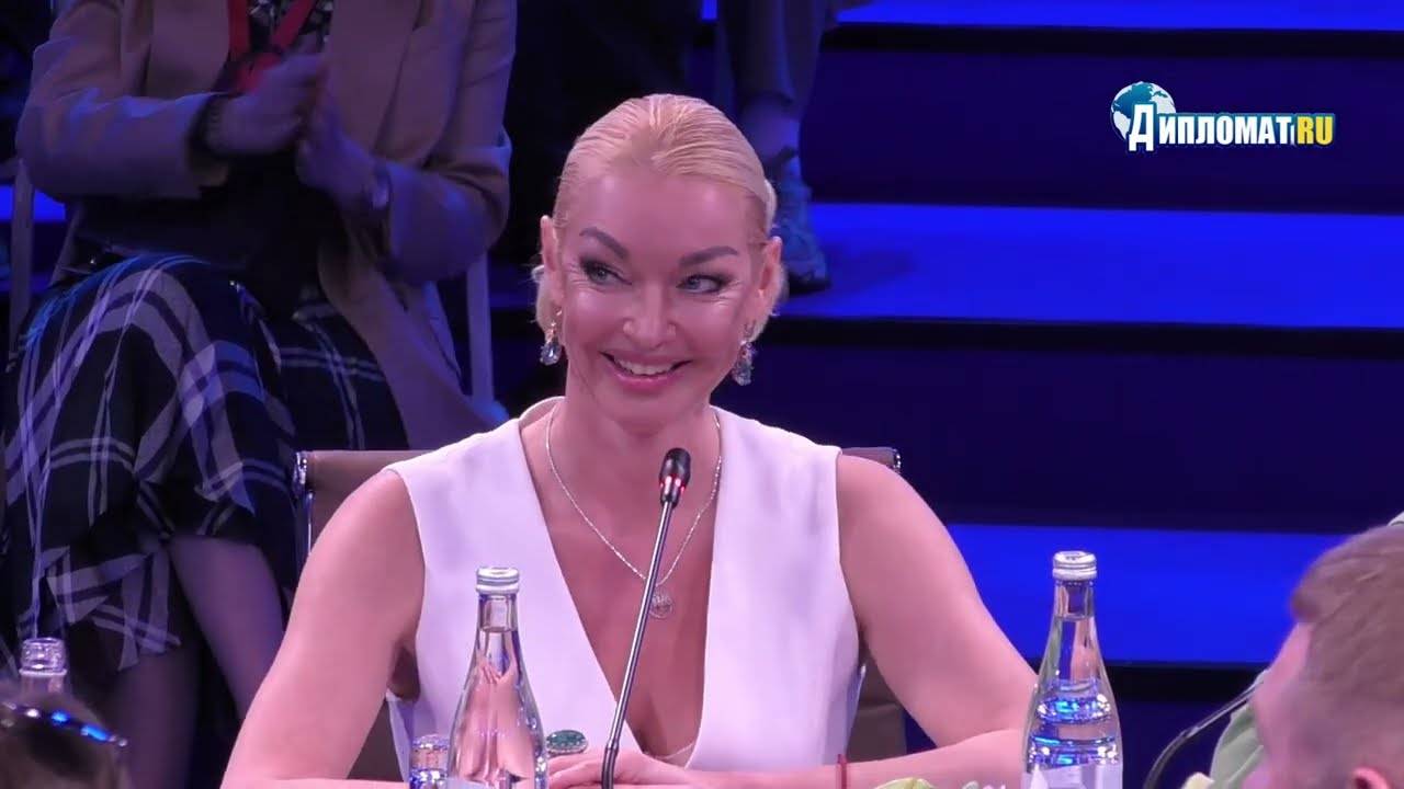 «Я — прима-балерина всея Руси!»: Анастасия Волочкова — о травле, хайпе и звании