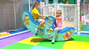 Рома и Диана Рома и Диана - Забавные истории в детском музее