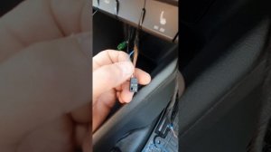 свет в нишу подстаканников и карманы дверей Skoda rapid