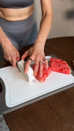 🍉 Встречайте летний хит от Ориши – арбузный бургер!