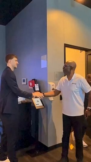 Cooper Flagg meets the Mavs last #1 overall pick Mark Aquirre