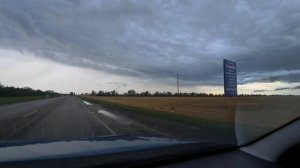 Голое поле и поле пшеницы. Трасса, поля