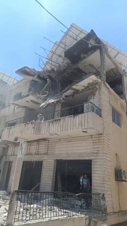 🇮🇱🇱🇧Израиль наносит удары по Ливану

▪️На опубликованных кадрах видна атака израильской авиации