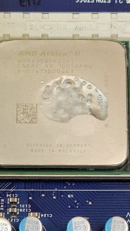 Что случится если капнуть воду на горячий процессор? #shorts #cpu #компьютер #чтобудет #pc