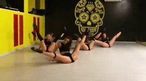 Девочки танцуют стрип пластику, стриптиз, секси