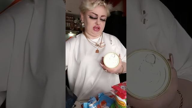 да же  СПАСИБО НЕ СКАЗАЛА!