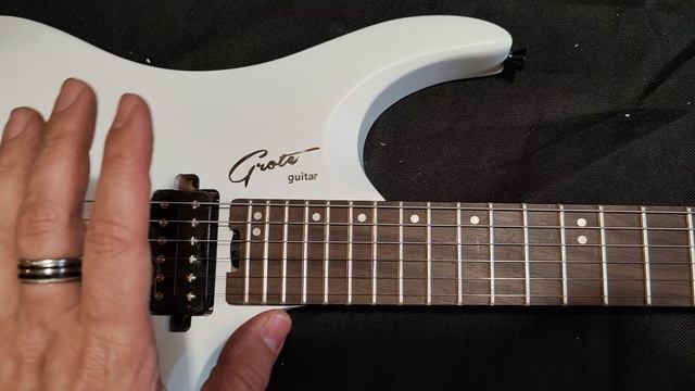 Обзор сборки электрогитары Grote белый матовый смотреть онлайн