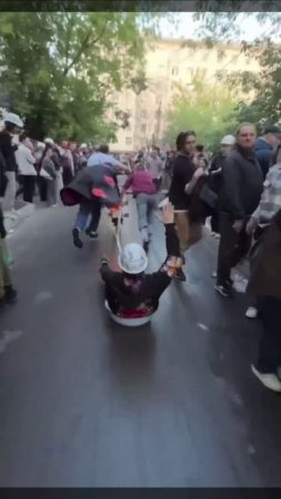 🥳А у студентов Бауманки в Москве был свой концерт и катание в тазах🥳