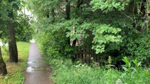 Walking through the beautiful village: хорошая погода для прогулки