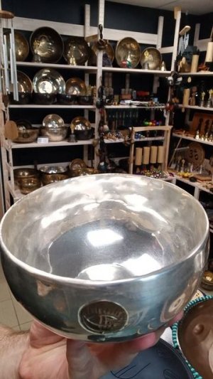 Кованая поющая чаша SUN/MOON SILVER ( 14 см, нота: Ми, 329 Гц ) / Singing Bowl / shamanic.moscow