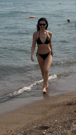 Видеопозирование в купальнике на море. Модель Елена Ковалева. Пляж Лара, Анталья, Турция.