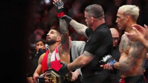 Топурия нокаутировал Оливейру и стал новым чемпионом UFC в легком весе