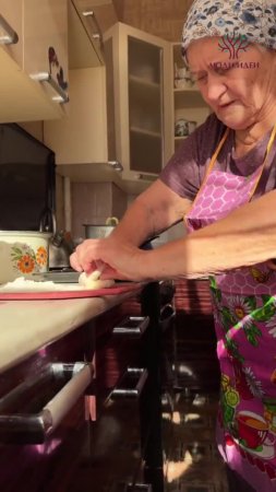 Что может быть лучше, чем бабушкины пирожки прямо в офис. Вдвойне приятно получать их от дедушки-...
