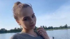 Студентка на отдыхе с классной формой