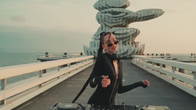 Epic Sunset Mix：Melodic Techno & Progressive House ｜ Cinematic Set 2025 by KRISTEN KROFT смотреть онлайн