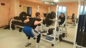 Изометрические приседания с паузой внизу TrainingFactory00