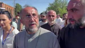 В Армении на два месяца арестован архиепископ Микаэл Аджапахян
