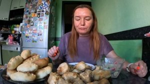 Минтай жареный, гречка, пироги с яблоками. Мукбанг. Домашняя еда