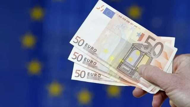 Сербский банк запретил россиянам платежи в евро.