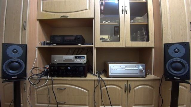 Sony 920DAC Fiio R2R, Sony TA-F 555 ESXII, Dynaudio focus 110.