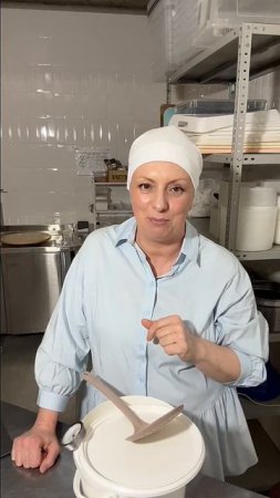 Вымешивание сырного зерна.