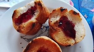Пьём чай,жарим хлеб,готовим манную и овсяную кашу.Приятного просмотра 😊❤️