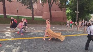 🔥 А я иду такая вся в Дольче Габбана или на Красную Площадь как на Праздник)))