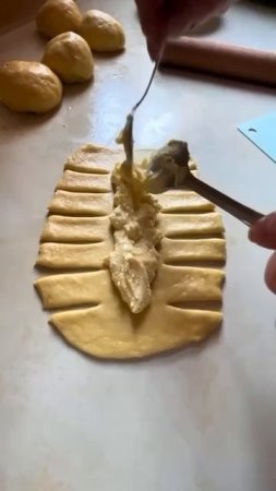 Как завернуть красивую булочку