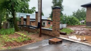 Walking through the beautiful village: гуляем под дождем