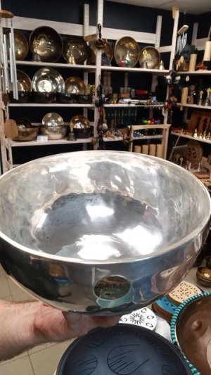 Кованая поющая чаша SUN/MOON SILVER ( 22 см, нота: Ре #, 155 Гц ) / Singing Bowl / shamanic.moscow