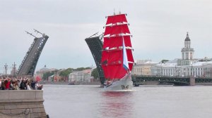 В Санкт-Петербурге российских выпускников ждут "Алые паруса"