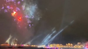 Минувшей ночью бриг «Россия» прошёл по Неве под алыми парусами.