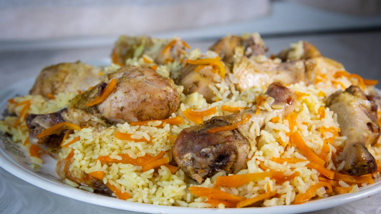 Простой рецепт вкусного ужина на большую семью. Рассыпчатый рис и сочная курица. смотреть онлайн