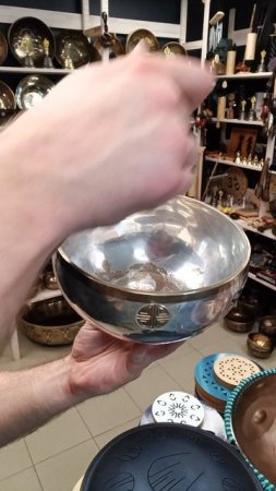 Кованая поющая чаша Buddha Moon Silver ( 18 см, нота: Ля, 220 Гц ) / Singing Bowl / shamanic.moscow
