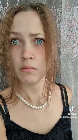Самая красивая девочка поздравляет