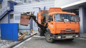 Мусоровоз МКМ-44108 (МК-4454-04) на шасси КамАЗ-43255-A3 (Н 555 УМ 22). / KAMAZ garbage truck.