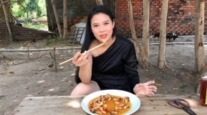 ПОТРЯСАЮЩАЯ КУЛИНАРИЯ ｜ Жарим личинок  шелкопряда