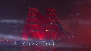 По всей стране прошли выпускные вечера, самый знаменитый из которых "Алые паруса"