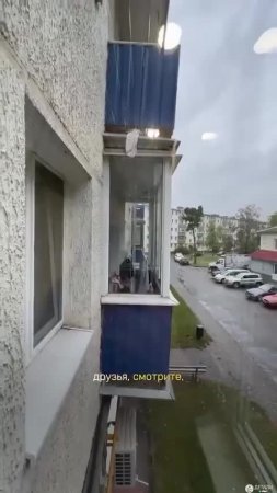 Балкон можно преобразить в уютное место для отдыха, если поставить туда растения, удобные кресла ...