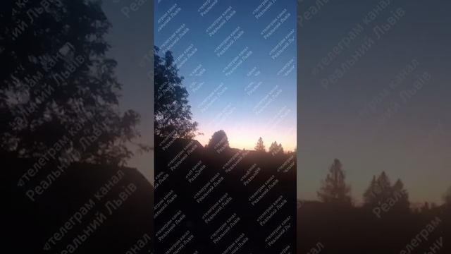 🇷🇺🔥🇺🇦 Пылает важный объект врага: жителей района Львовской области просят не выходить на улицу