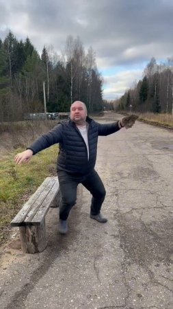 Главное вовремя извиниться аварийкой. А ноги сами пройдут