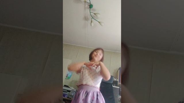 Варя танцует девчачий чат