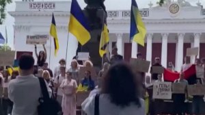 В Одессе толпа неонацистов потребовала от властей уничтожить памятник Пушкину