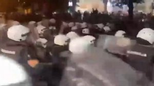 После ночных беспорядков в Белграде задержаны более десятка протестующих, сообщает сербская полиция.