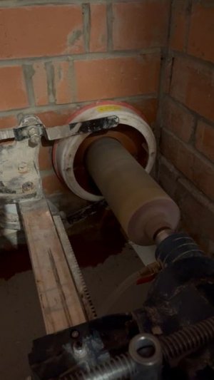 Сверление отверстия в кирпичной стене