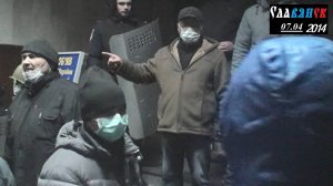 Донецк 04.07.2014. Вежливые и дисциплинированные ополченцы аккуратны и ничего не трогают...