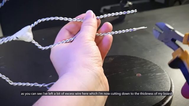 Как сделать каркас из проволоки и фольги. Гайд от Sofia Bue в автоматическом переводе. смотреть онлайн