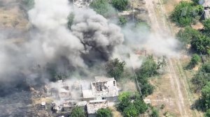 Триколор над Красной Звездой: освобожден поселок Червоная Зирка в ДНР