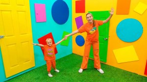 Влад и Ники. Крис и Мама внутри волшебного куба челлендж! Видео для детей.