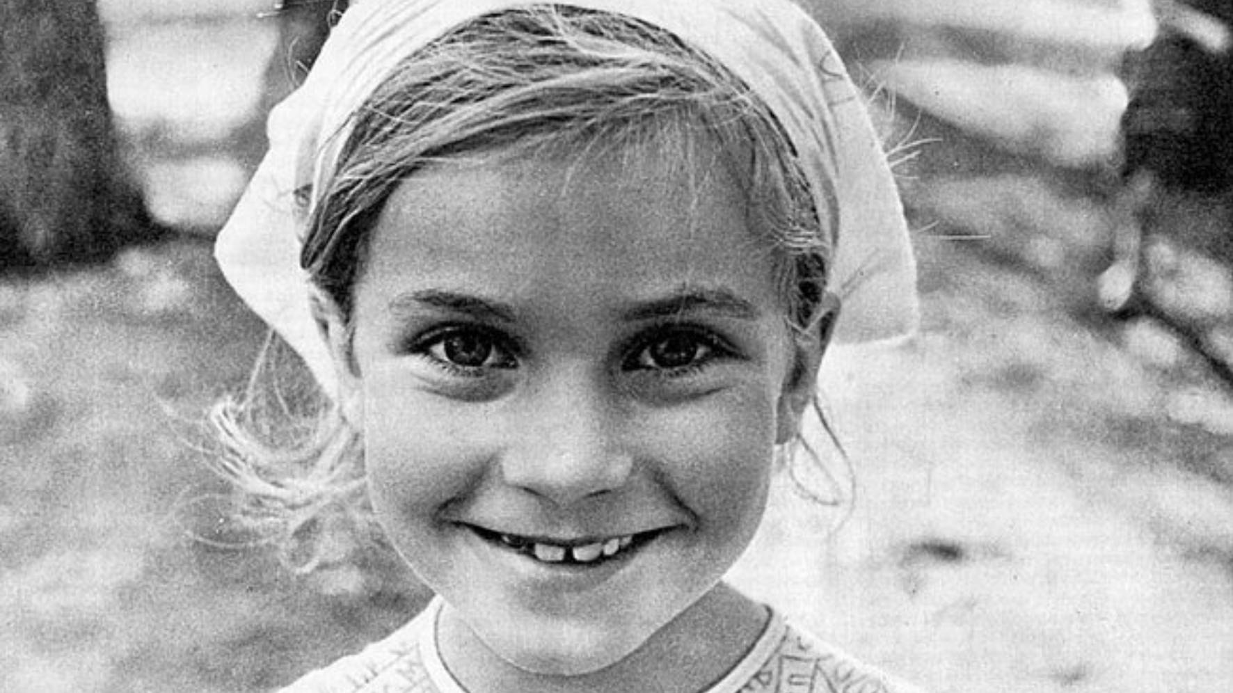 Редко где услышишь, но очень популярная песня 70-х. Вот и лето прошло...